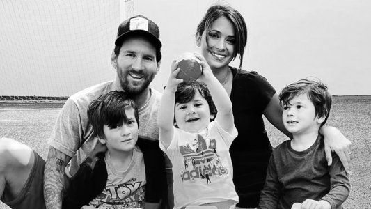 El 1 juega al UNO: el video de Messi jugando a las cartas con Antonela y sus hijos