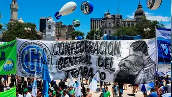 Marcha contra el Gobierno: la CGT, las CTA y movimientos sociales protestarán por el endeudamiento de las familias