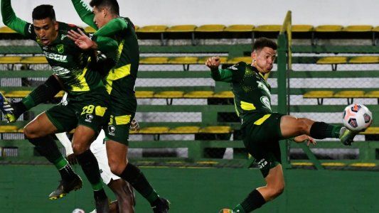 En el último turno, Defensa y Justicia visita a Universitario en Lima en un partido clave para clasificar