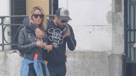 Apasionado beso en la calle de Sabrina Rojas y Tucu López