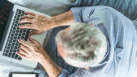 Los bancos deberán incorporar reproductores de audio en sus homebanking y apps