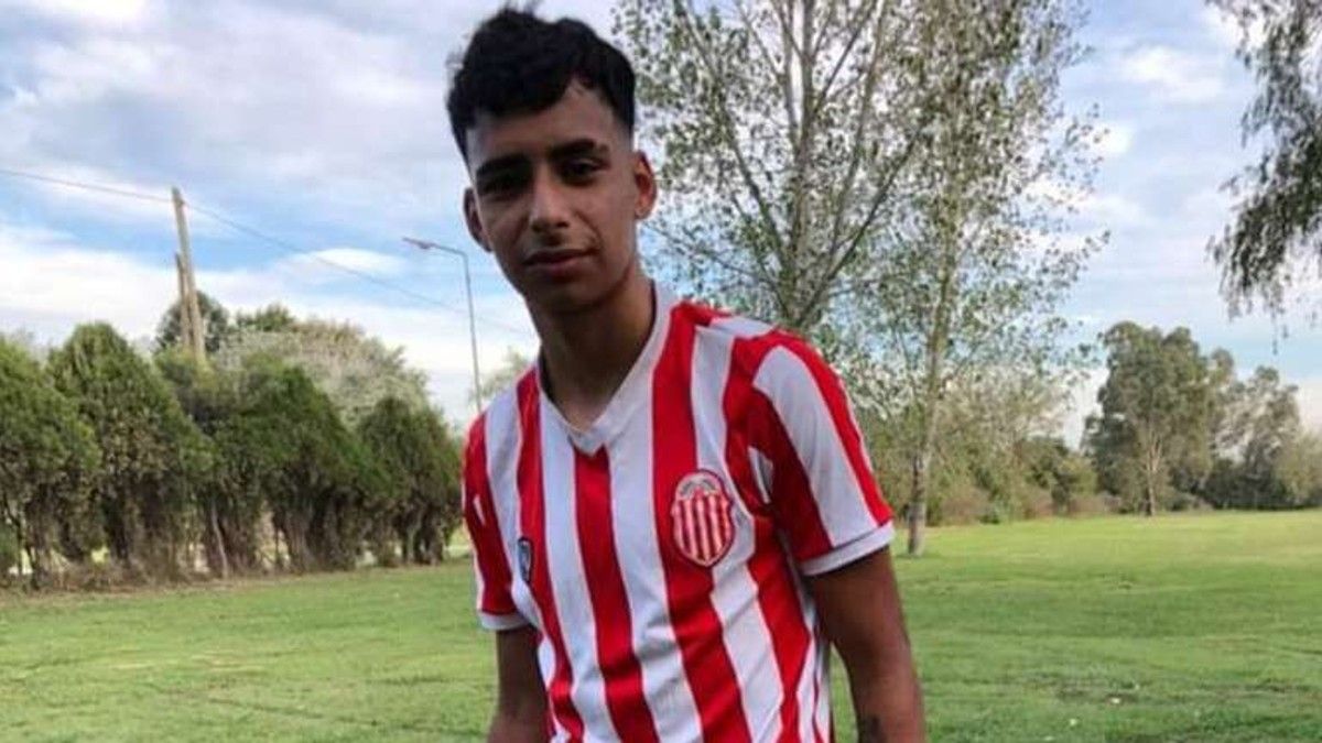 El adolescente fue baleado en la cabeza cuando se trasladaba con tres amigos en un auto por el barrio porteño de Barracas, luego de haber concurrido al club.
