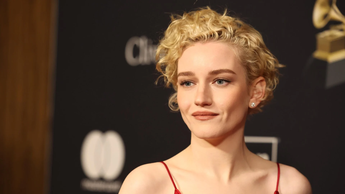 Julia Garner protagoniza la serie éxito de Netflix