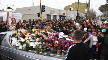 Entre pedidos de Justicia y pena de muerte, Morena fue despedida en el Cementerio de Lanús