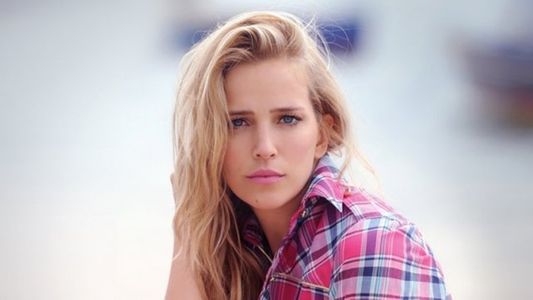 Luisana Lopilato con cambio de look: flequillo y pelo rubio