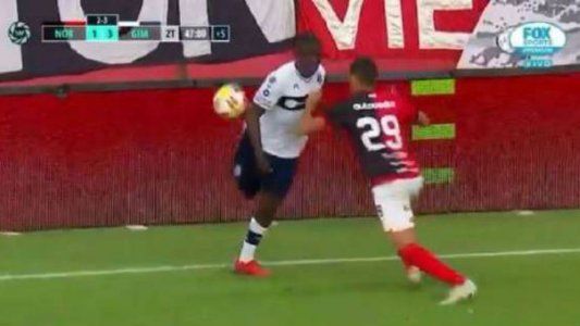 Gimnasia eliminó a Newells en Rosario, pero lo mejor de la tarde fue el lujo de Hurtado