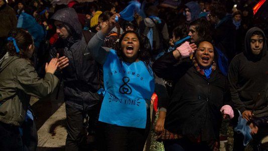 Ganó el no: el aborto legal fue rechazado en el Senado por 38 a 31