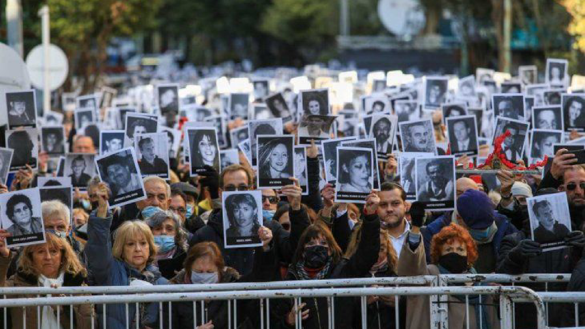 AMIA: Condena internacional y puestas en escena para 30 años de impunidad. (Foto: NA)