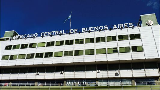 Feriantes del Mercado Central cortan la Autopista Ricchieri: piden el desplazamiento de las autoridades