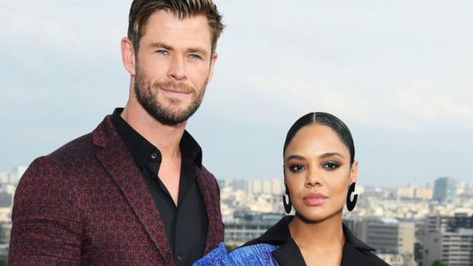 Netflix: Chris Hemsworth y Tessa Thompson deslumbran con el estreno de la película que es furor global