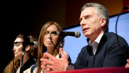 Mientras los mercados ya reaccionaron con caídas, Macri se reunió con el equipo económico y convocó al Gabinete