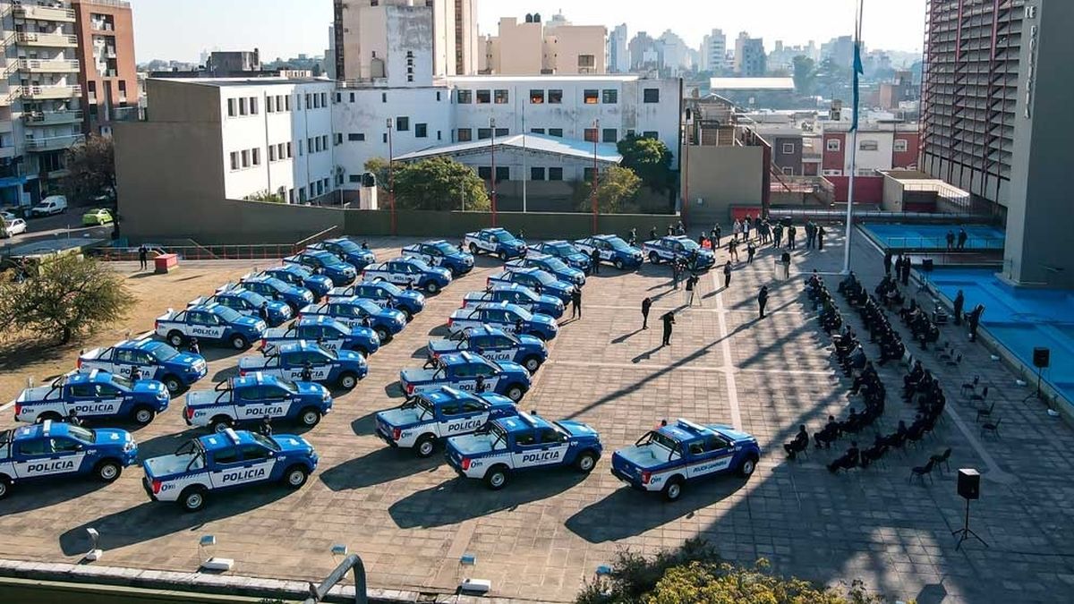 Nissan Argentina entregó 120 pick-ups Nissan Frontier a la Policía de Córdoba. Han sido equipadas con sistemas de comunicación digital encriptado y equipamiento especial para contención de riesgo biológico y sanitario.&nbsp; Además