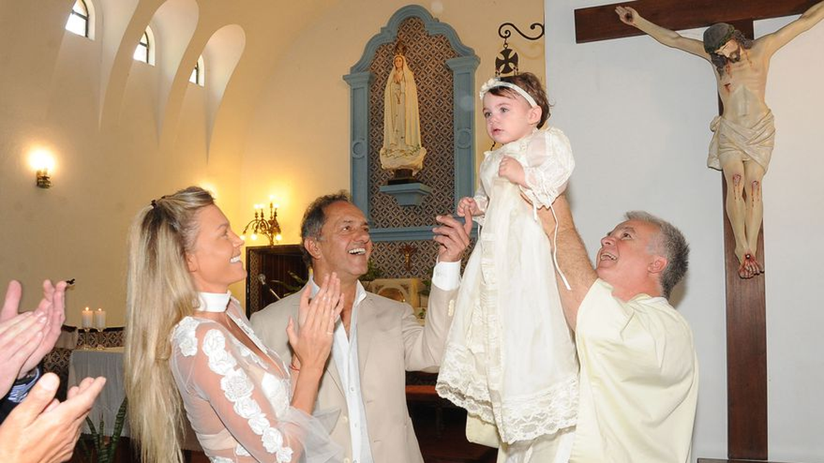 El bautismo de Francesca Scioli, hija de Gisela Berger y Daniel Scioli.