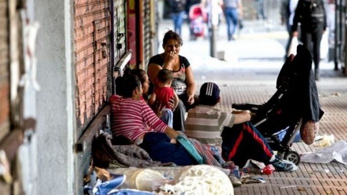 La pobreza llegó casi al 45% y advierten que en 2024 seguirá aumentando por la inflación