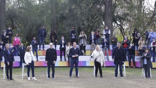 Juntos pero separados: guerra entre halcones y palomas, y el dilema de qué hacer con Vidal y Macri