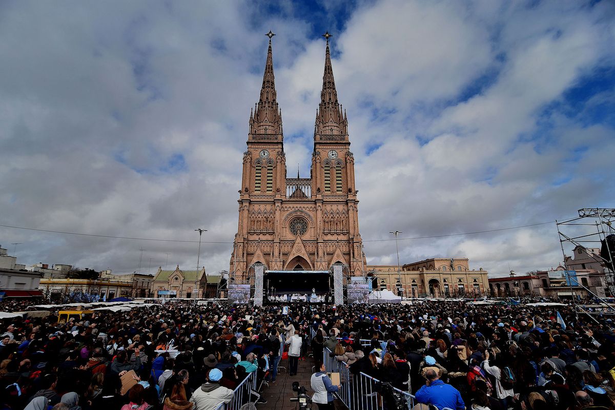 Este domingo se celebrará la misa central frente a la Basílica, en la Plaza Belgrano. (Foto: archivo)