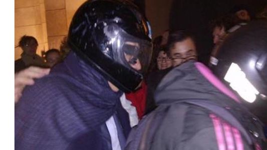 ¿Qué periodista fue al clásico del fútbol argentino en moto?