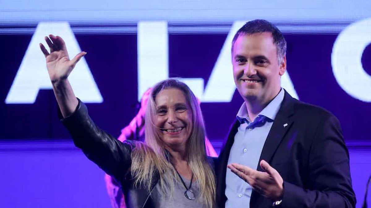 Javier y Karina Milei respaldaron a Adorni tras la polémica por el vuelo a Estados Unidos