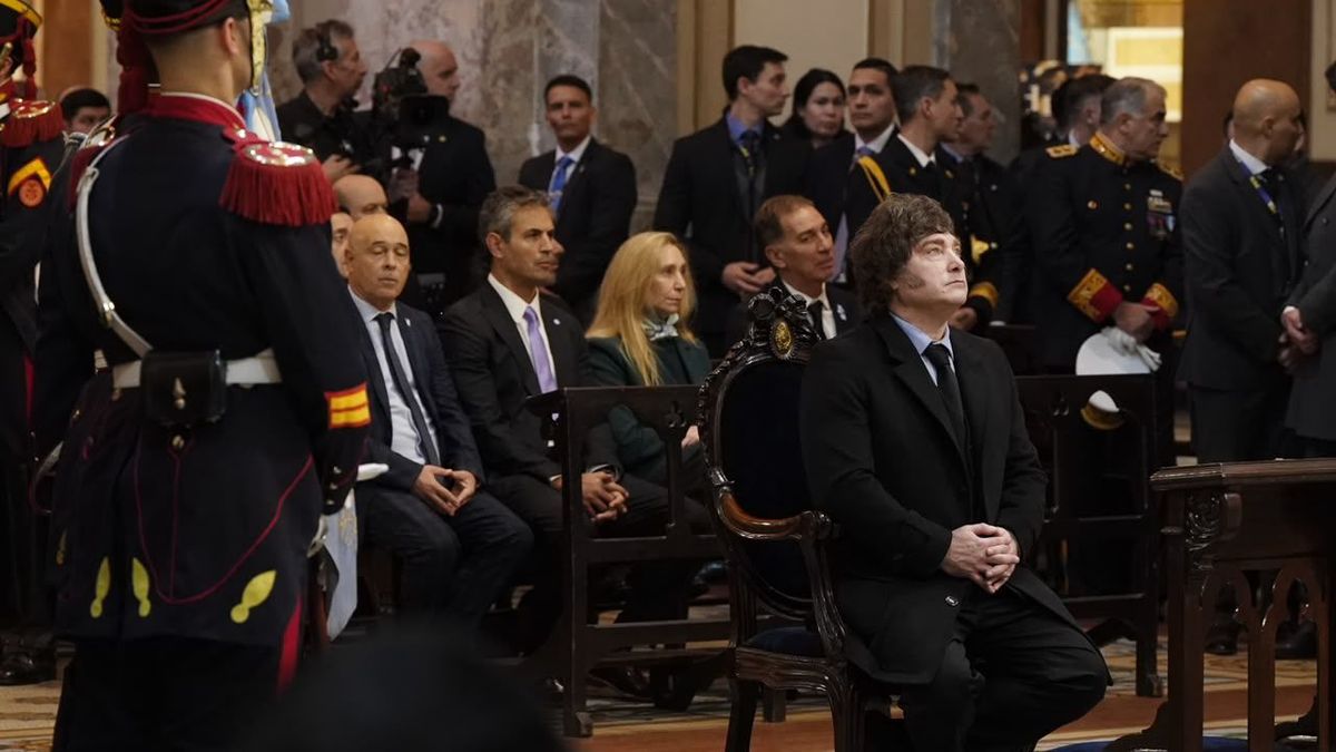 Por la ma&ntilde;ana, el presidente particip&oacute; del Tedeum que brind&oacute; la Catedral Metropolitana por el 210&deg; aniversario de la Independencia.&nbsp;
