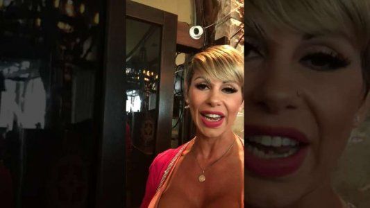 ¿Ese lomo viene solo o con papas?: Mónica Farro mostró su tanga rosa y recibió un piropo de la mujer menos pensada