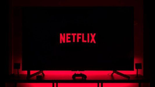 Netflix resolvió que sus usuarios paguen el 35% del impuesto al dólar