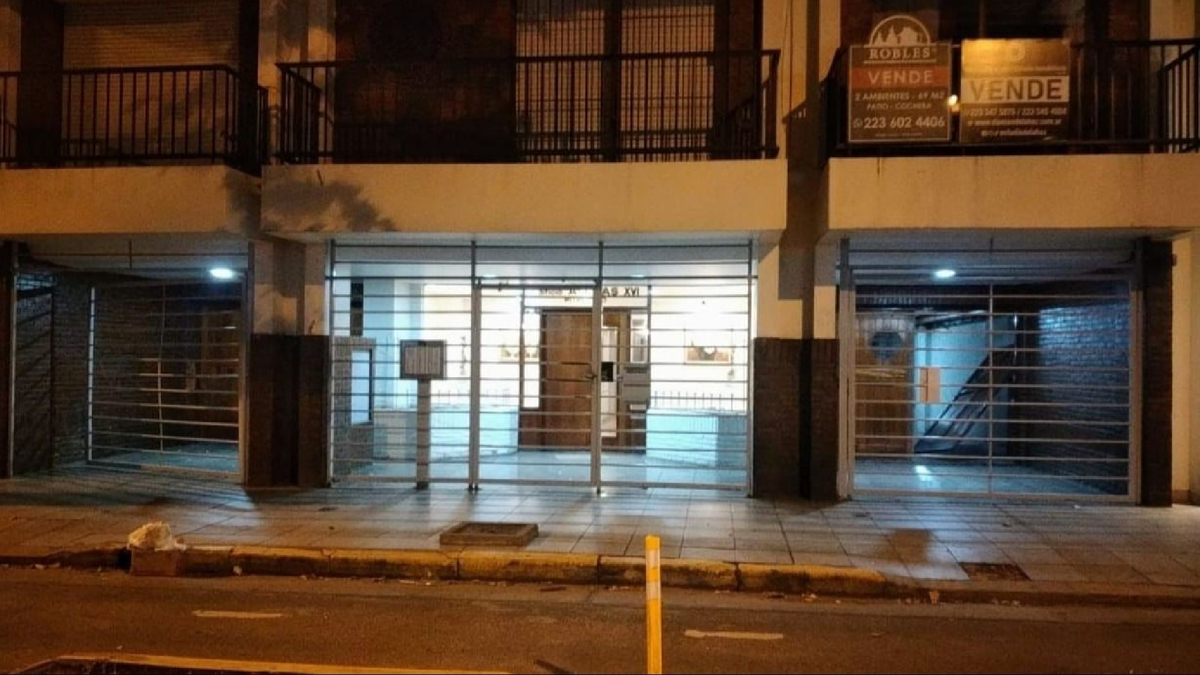 Detuvieron a cuatro adolescentes que forzaron el portón de un edificio e intentaron robar una moto. (Foto: gentileza El Argentino Diario)