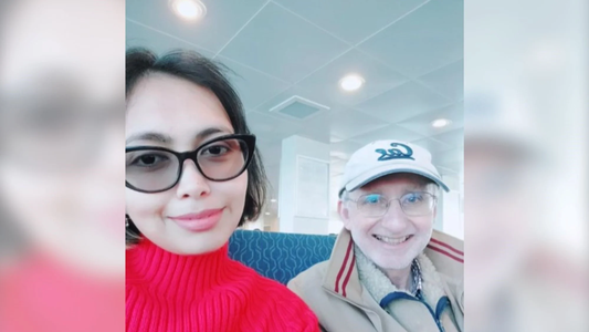 Amor más allá de la edad: los comentarios que no detienen a ella de 28 y a él de 70