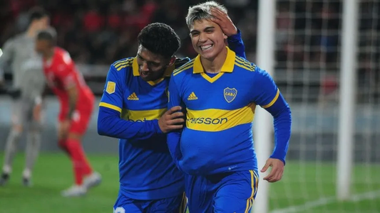 Boca le ganó 2-0 a Independiente mientras espera que el lunes se sume Edinson Cavani