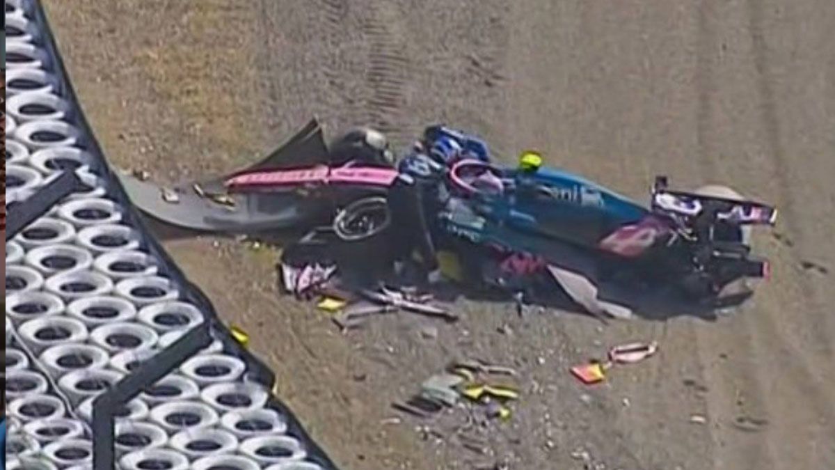 Gran Premio de Japón. Doohan choca a toda velocidad y rompe por completo el auto que ahora tiene Franco Colapinto. (Foto: Captura de TV)