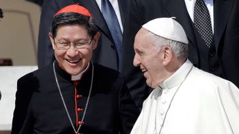 Quién es Luis Tagle, el Francisco asiático que suena en el Vaticano como candidato a nuevo Papa
