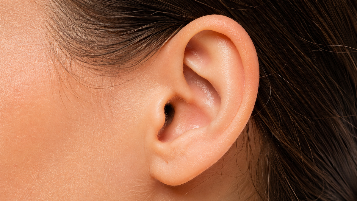 Los tapones de cera en los oídos son una molestia frecuente que puede generar sensación de oído tapado