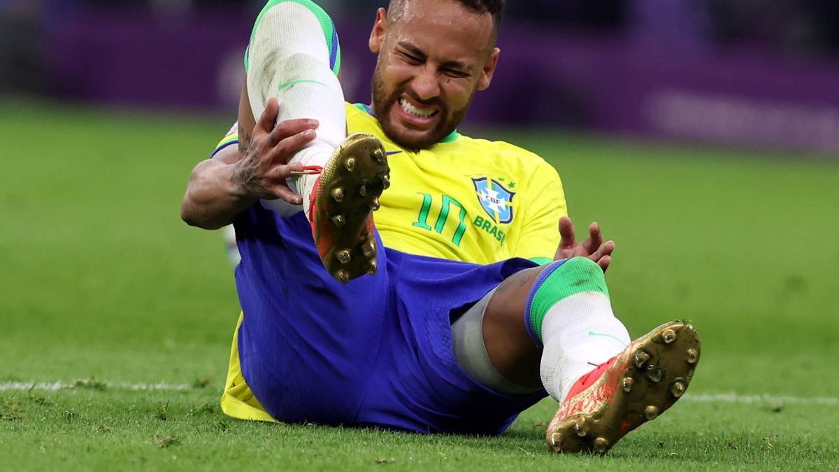 Brasil: se confirmó la lesión en el tobillo derecho de Neymar (Foto: AP).