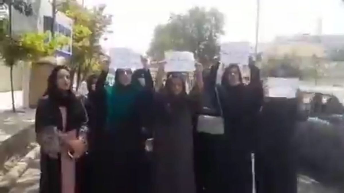 Mujeres afganas protestan en Kabul