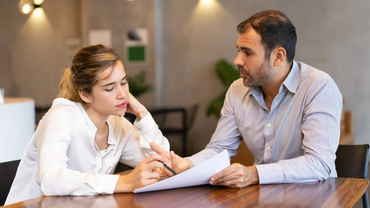 Qu&eacute; significa seg&uacute;n la psicolog&iacute;a: desviar la mirada al hablar