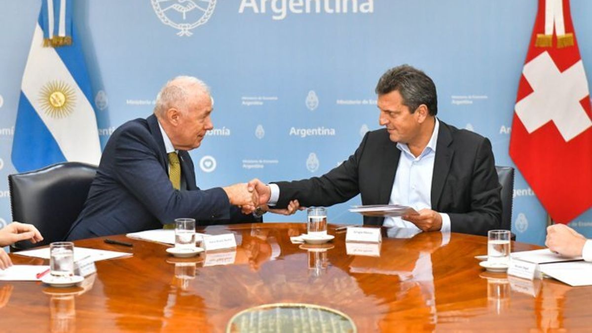Argentina firmó un convenio para refinanciar deuda con Suiza dentro del acuerdo con el Club de París (Foto: prensa Sergio Massa)&nbsp;