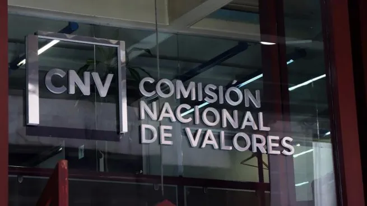 La CNV suspendió a la sociedad Santander Valores por violar la normativa que limita la operatoria de grandes capitales