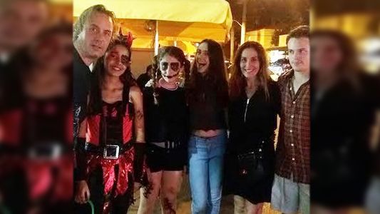 Viviana Saccone viajó a Disney a festejar Halloween con su pareja y sus hijas