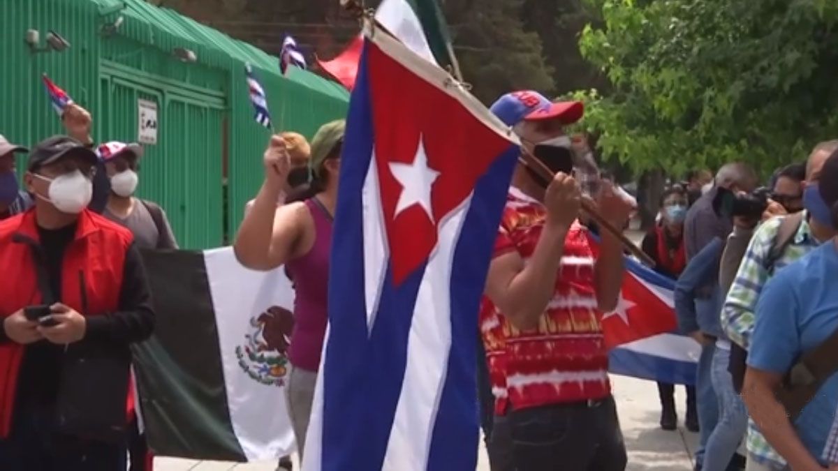 En México se repite la división en toda América entre el apoyo al gobierno comunista o a los manifestantes en Cuba (Foto: AP)