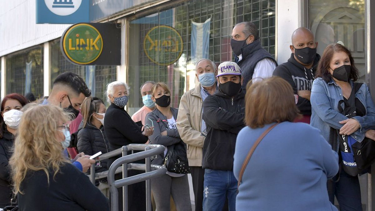 El plus se activará para compensar la pérdida de poder adquisitivo del primer trimestre del año: según estimaciones privadas