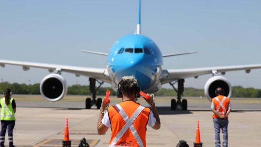 Llegó el avión de Aerolíneas Argentinas con las 300 mil dosis de la vacuna rusa