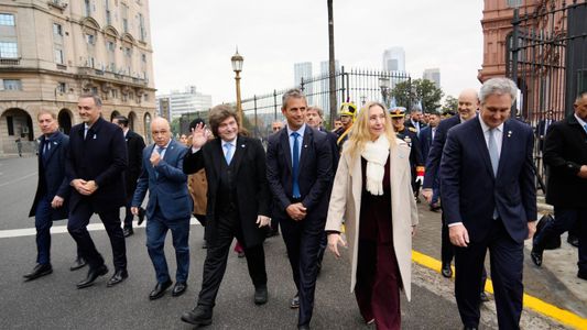 Milei celebró el 25 de Mayo sin Villarruel y con un tenso Tedeum: la interna de la caminata y acto con la mayoría del Gabinete