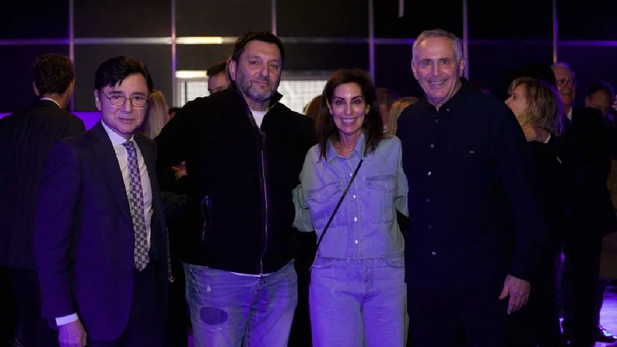 El embajador de los Estados Unidos en Argentina, Marc Stanley, y su esposa, Wendy Stanley, junto al accionista del El Observador y Grupo América, Gabriel Hochbaum y el dueño de la Editorial Perfil, Jorge Fontevecchia. (Foto: Cirque du Soleil) El embajador de los Estados Unidos en Argentina, Marc Stanley, y su esposa, Wendy Stanley, junto al accionista del El Observador y Grupo América, Gabriel Hochbaum y el dueño de la Editorial Perfil, Jorge Fontevecchia. (Foto: Cirque du Soleil)