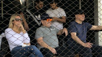 Diego Maradona fue a ver a Riestra, en su debut en la B Metropolitana