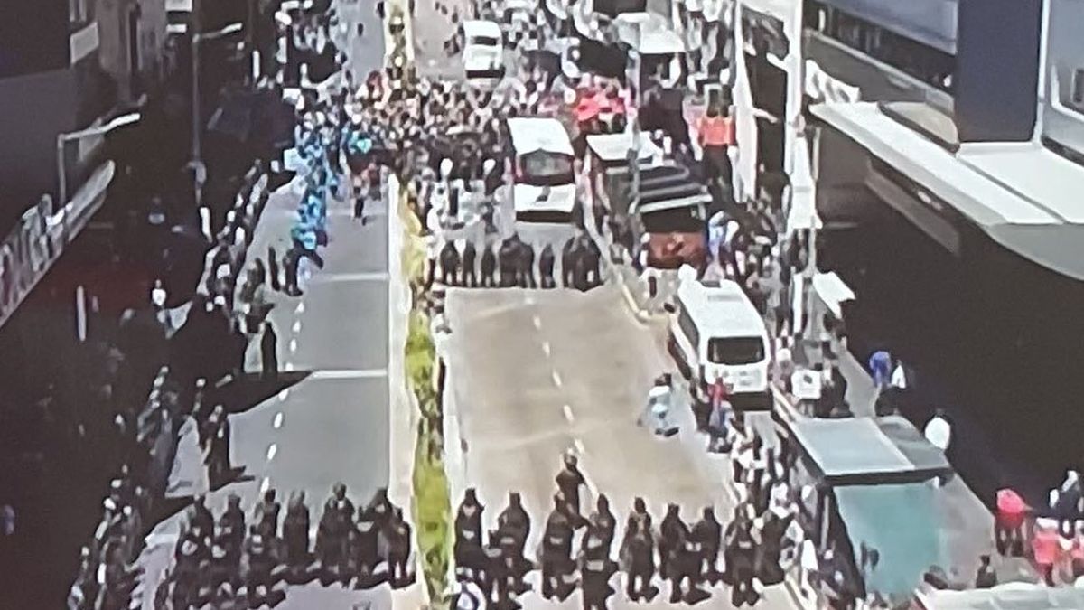 Video: así fue el momento en que un policía de la Ciudad fue atropellado por un colectivo durante la marcha de la CGT (Foto: captura)