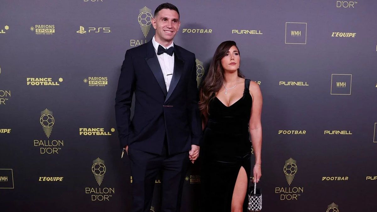 Dibu Martínez y su esposa
