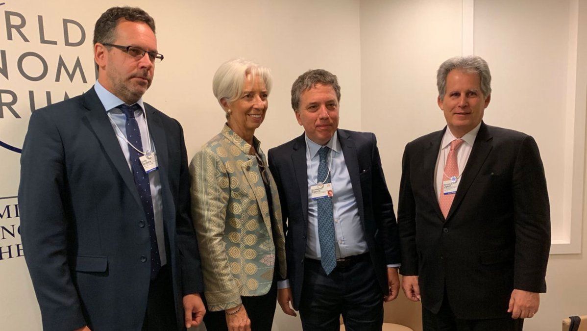 Lagarde ratificó el firme apoyo del FMI a la Argentina y felicitó a Dujovne y Sandleris por el plan de estabilización