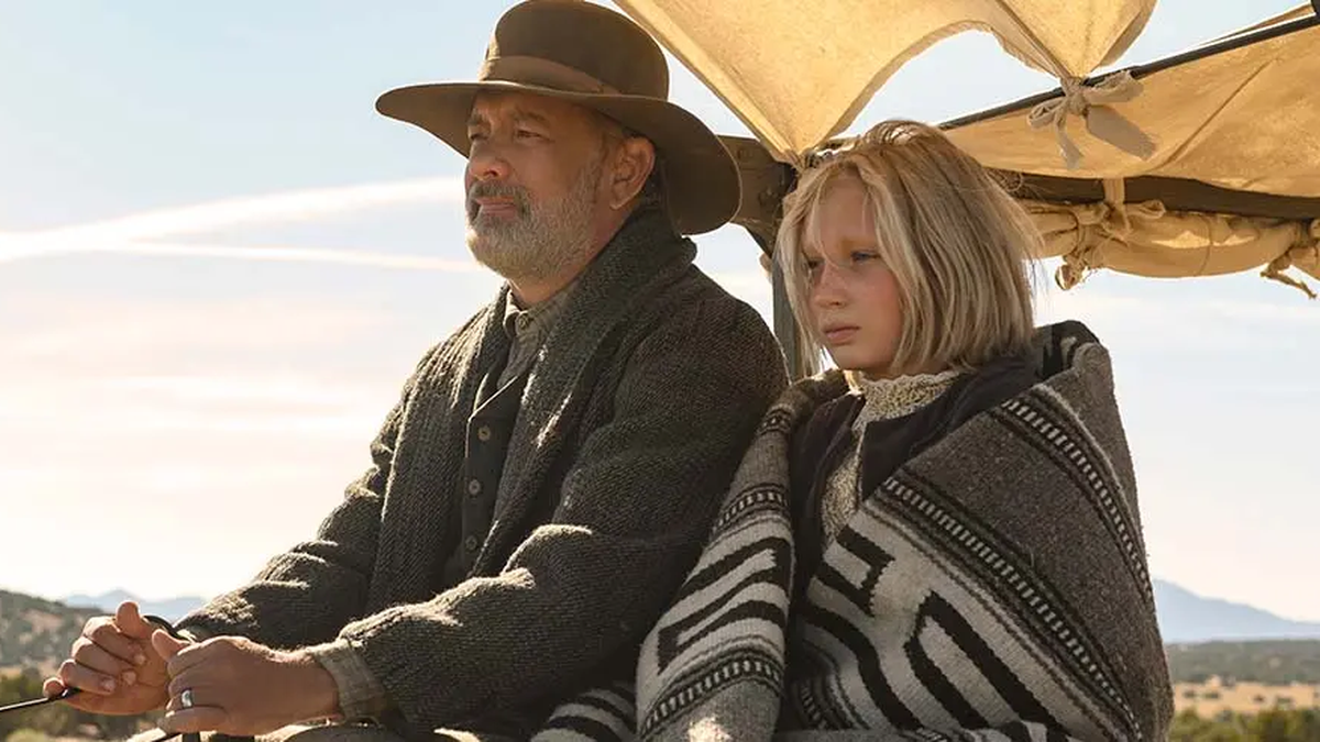 Helena Zengel sorprende en su papel de Johanna, junto a un Tom Hanks en su m&aacute;ximo esplendor. Foto: Netflix.