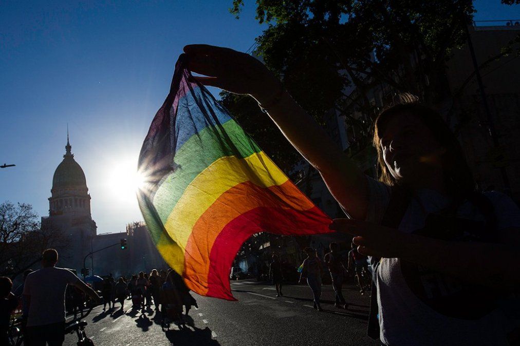 Marcha del Orgullo: entre reclamos y un clima de fiesta, miles de personas se movilizaron de Plaza de Mayo al Congreso