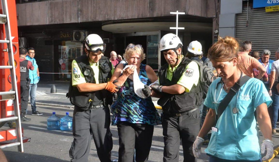 Incendio trágico en hotel del Microcentro: todavía quedan tres personas internadas en estado crítico