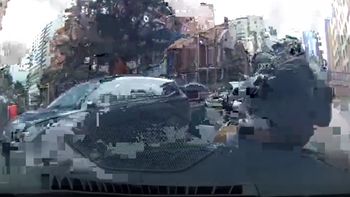 video: atropello a dos motochorros que le habian disparado